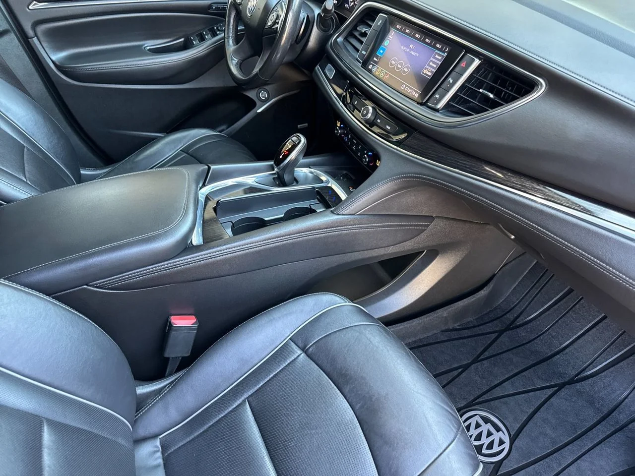 Used 2021 WHITE FROST TRICOAT Buick Avenir image 61