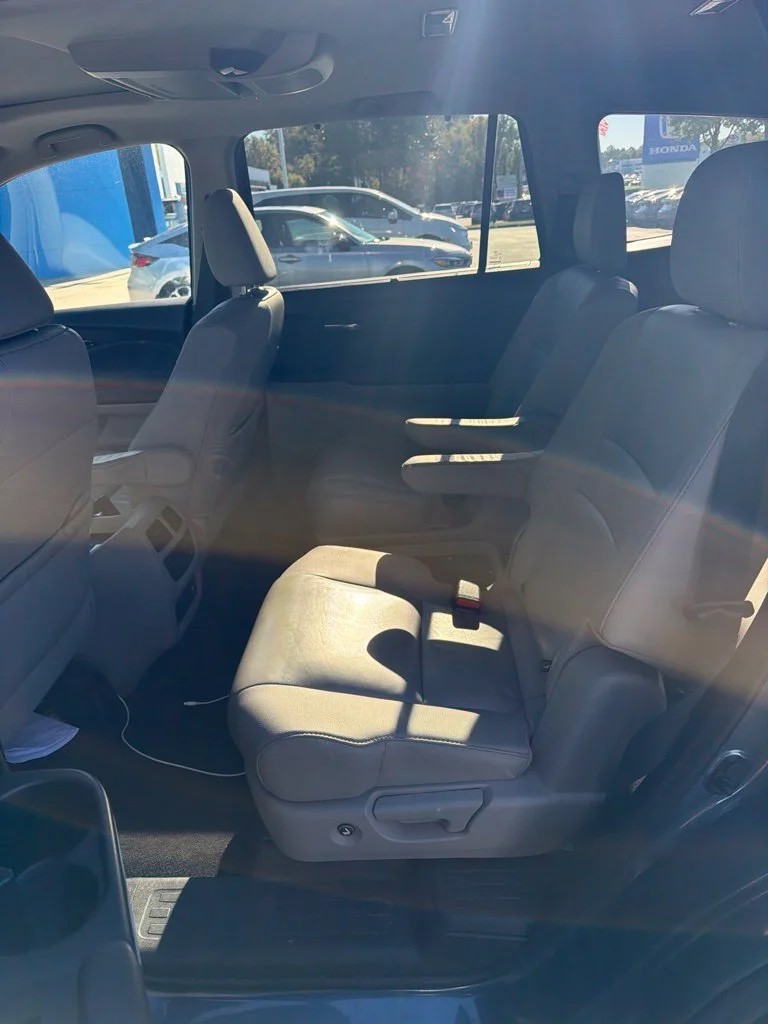2022 Honda Pilot TOURING SUV Slide 8
