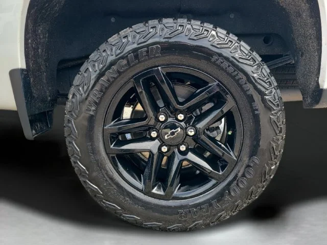 Used 2024 Summit White Chevrolet Custom Trail Boss image 13