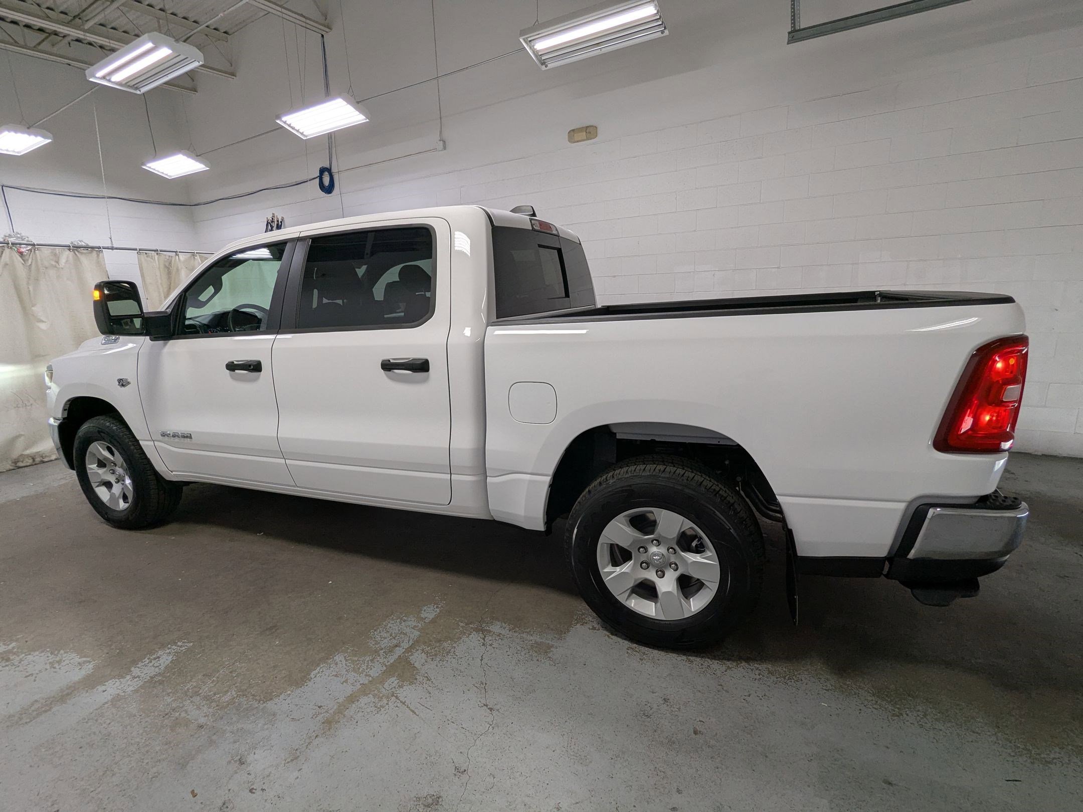 New 2026 Bright White Clear-Coat Exterior Paint RAM Tradesman image 8