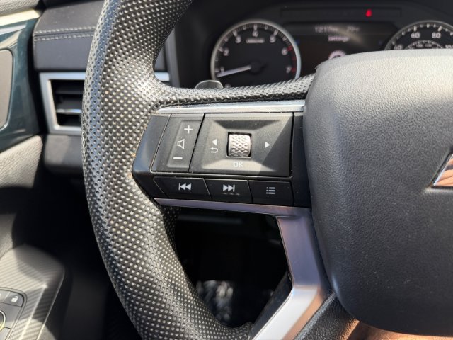 Used 2022  Mitsubishi ES image 23