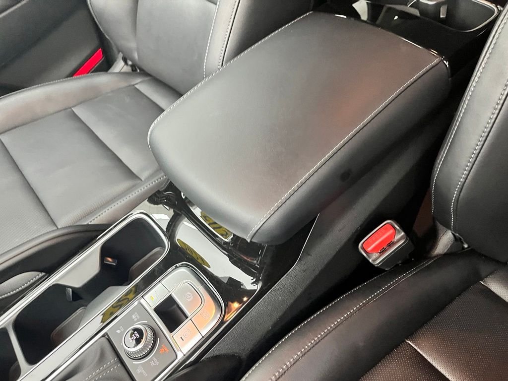 Used 2024 Red Kia S image 29