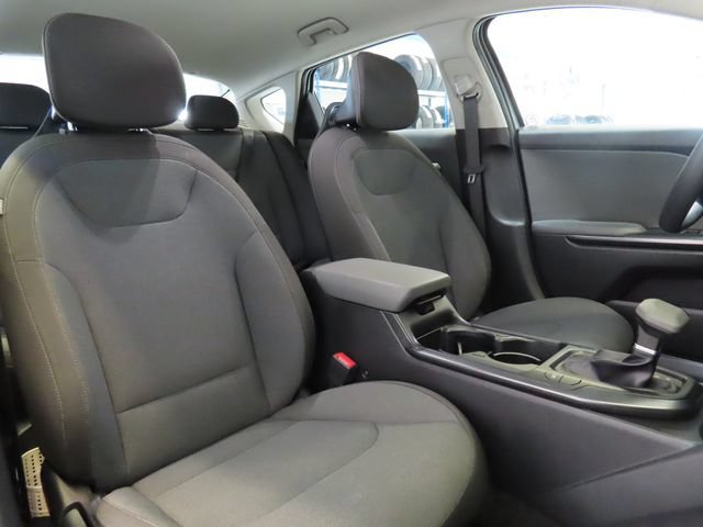 2025 Kia K4 LXS - Photo 6