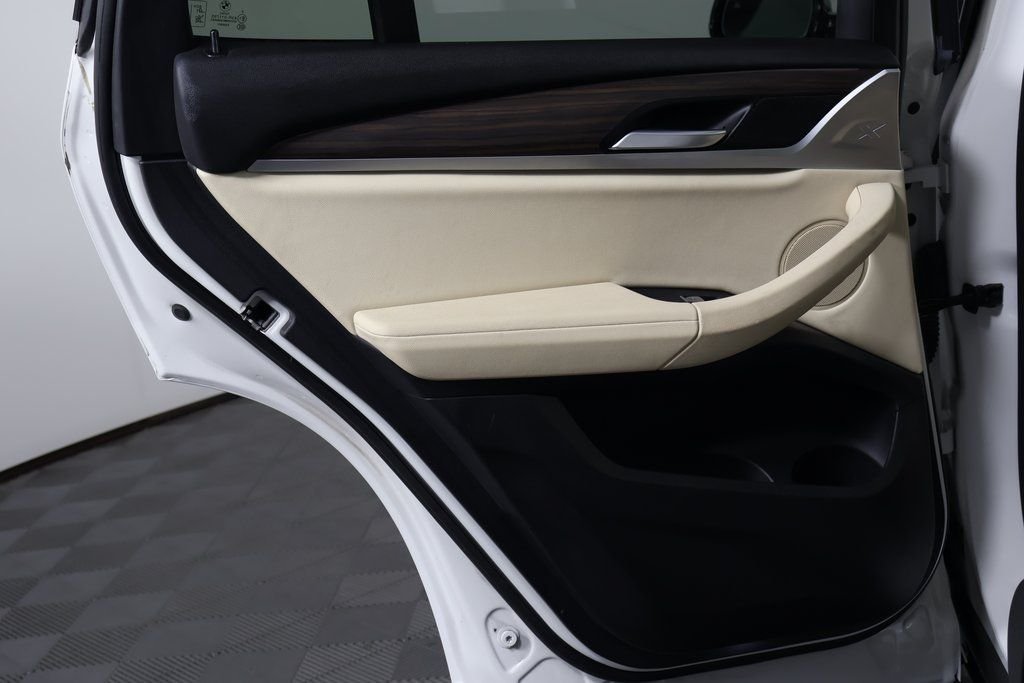 Used 2021 Alpine White BMW xDrive30i image 13