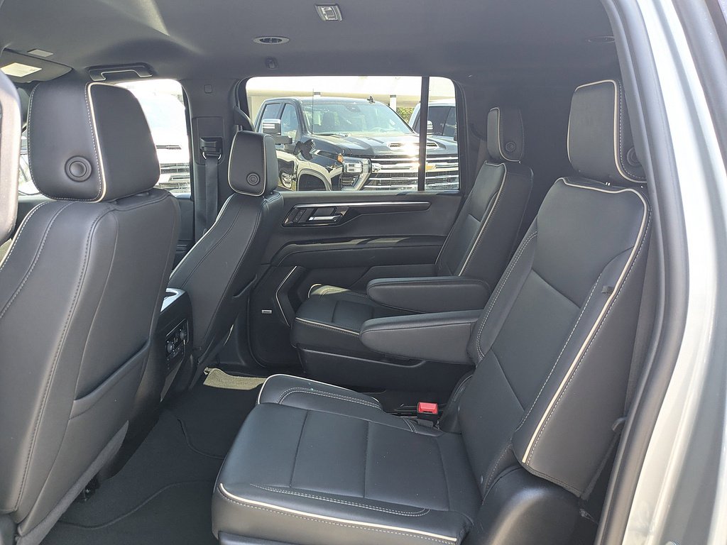 2025 Chevrolet Suburban Premier - Photo 13