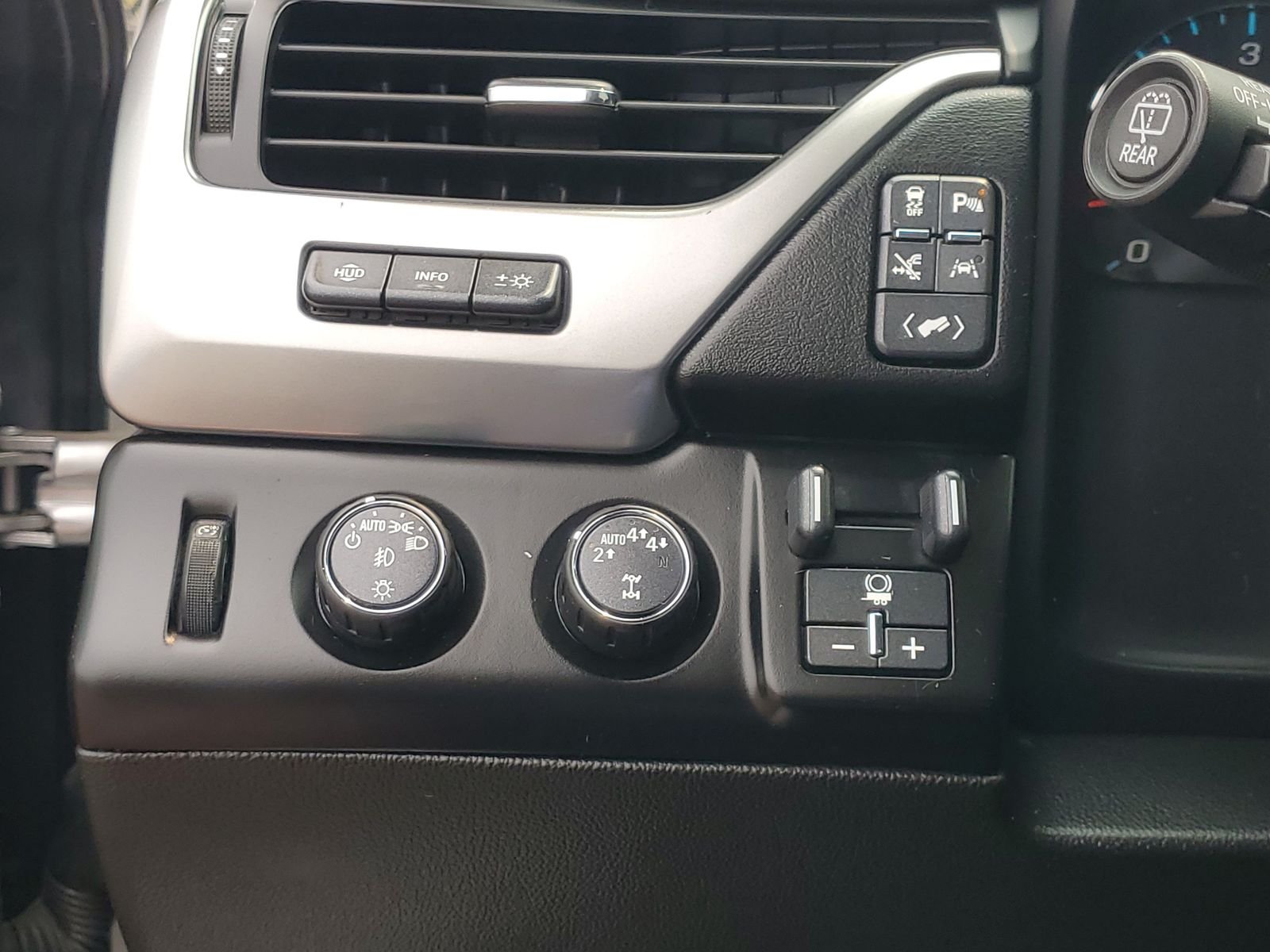 Used 2020 Silver Chevrolet Premier image 18