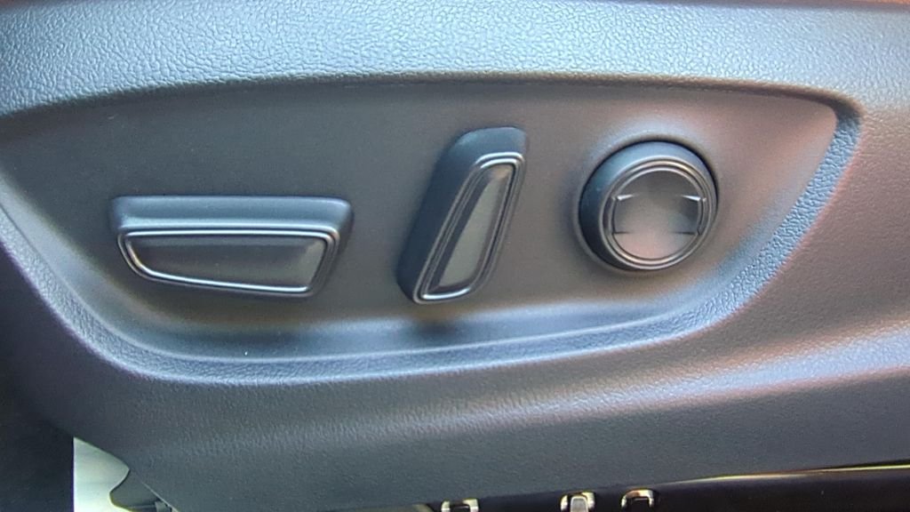 2026 Toyota Corolla Cross XLE - Photo 16
