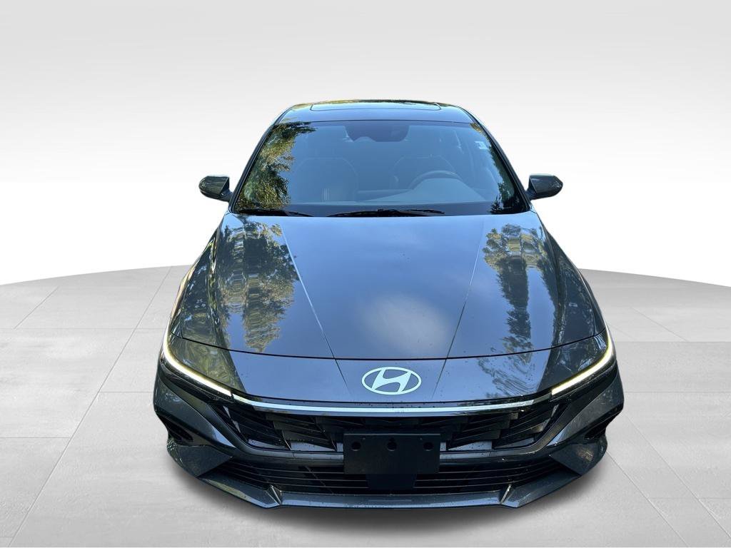 Used 2025 Gray Hyundai SEL Convenience image 9