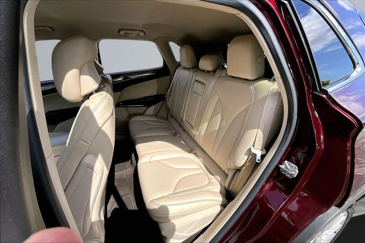 Used 2019 Red Lincoln Standard image 22
