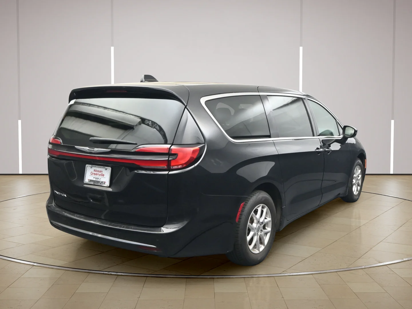 Used 2023 Brilliant Black Crystal Pearlcoat Chrysler Touring L image 7