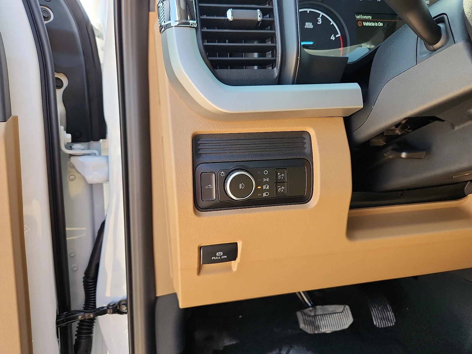 New 2027 Oxford White Ford XLT image 17