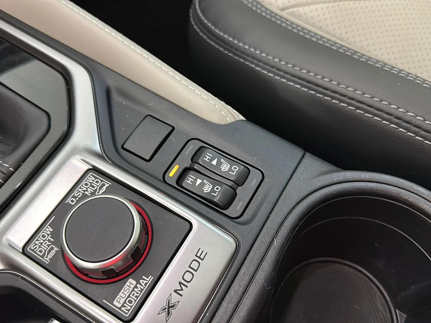 Used 2020 Crystal White Pearl Subaru Limited image 7
