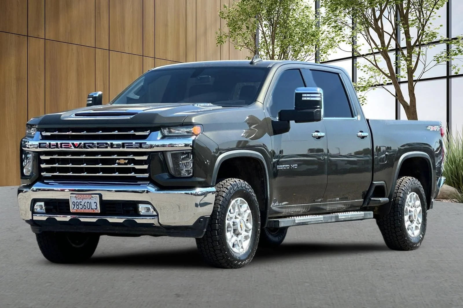 Used 2022 GREENSTONE METALLIC Chevrolet LTZ image 8