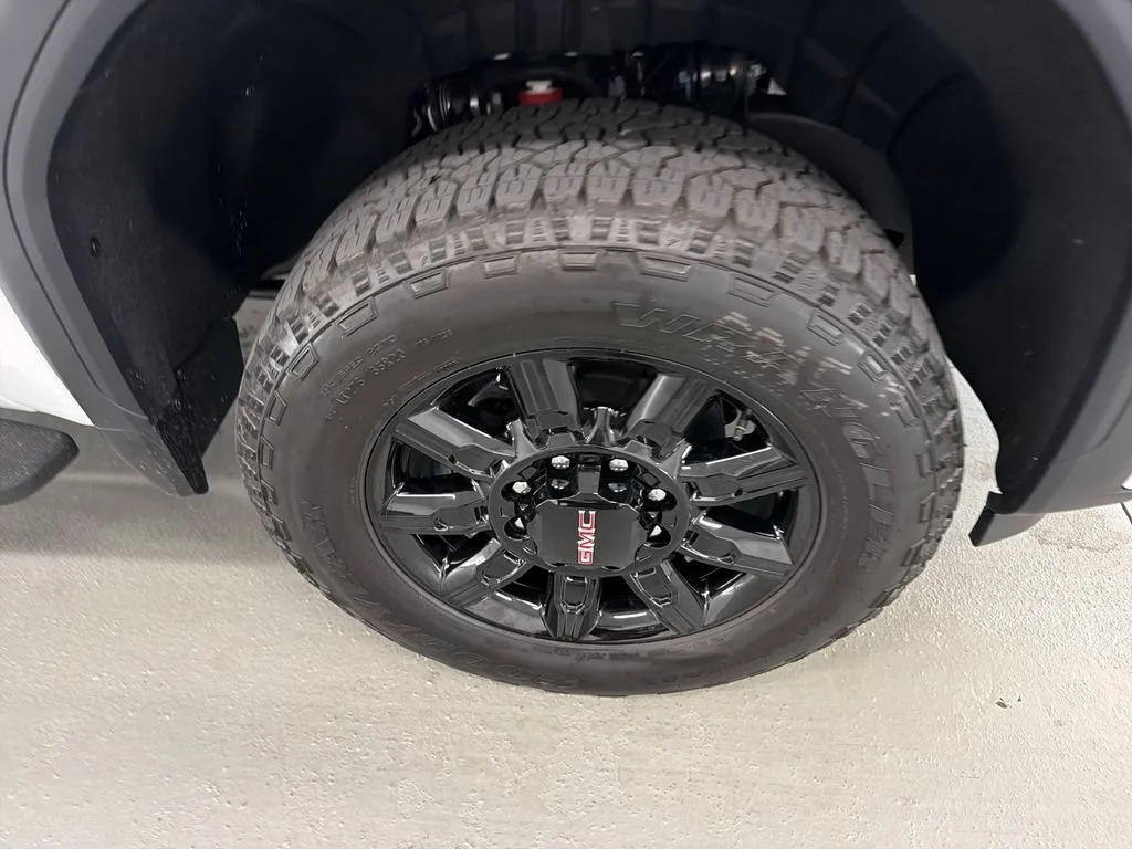 New 2026 Summit White GMC AT4 image 4