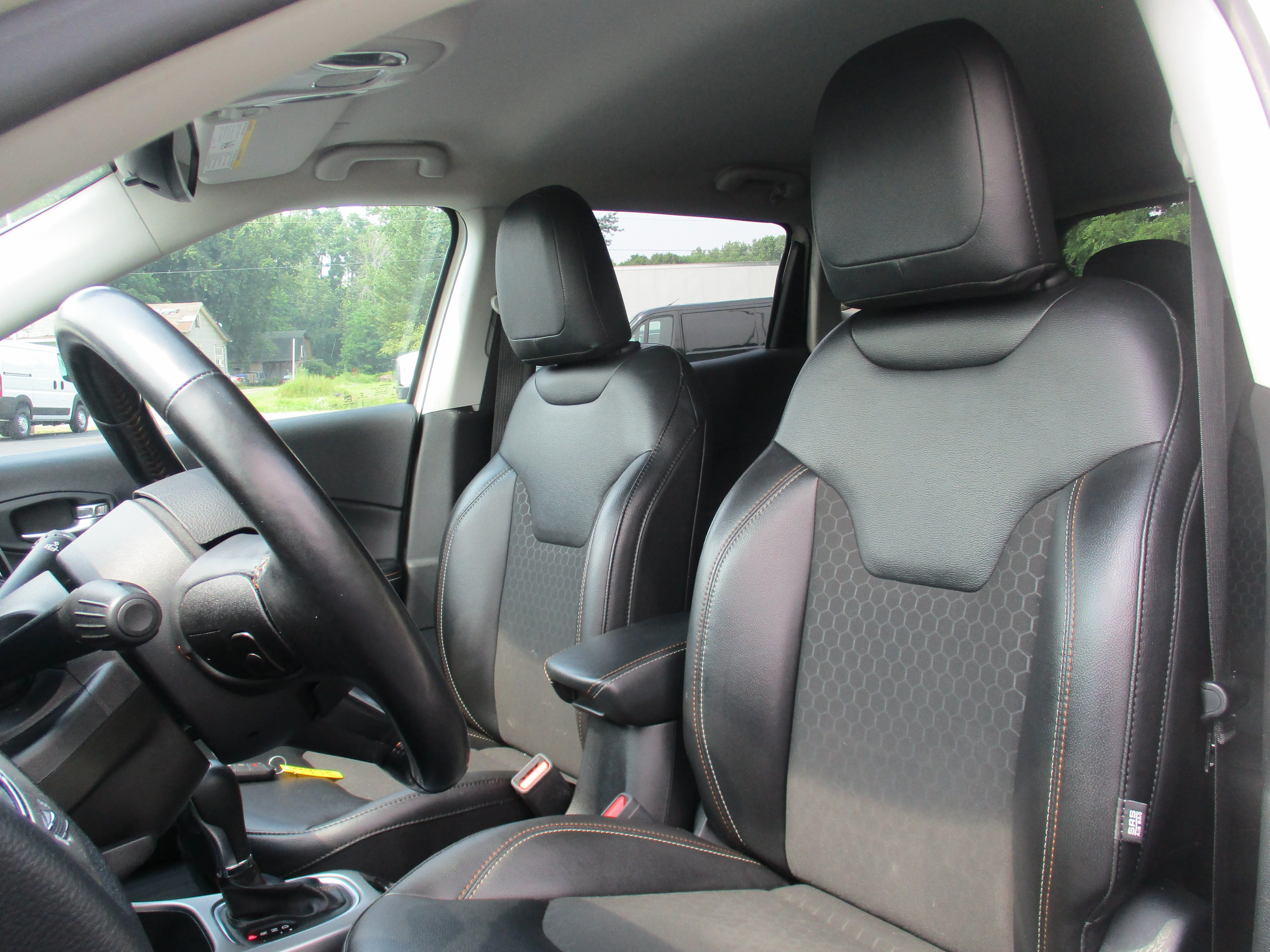 Used 2020 White Clearcoat Jeep Latitude image 26