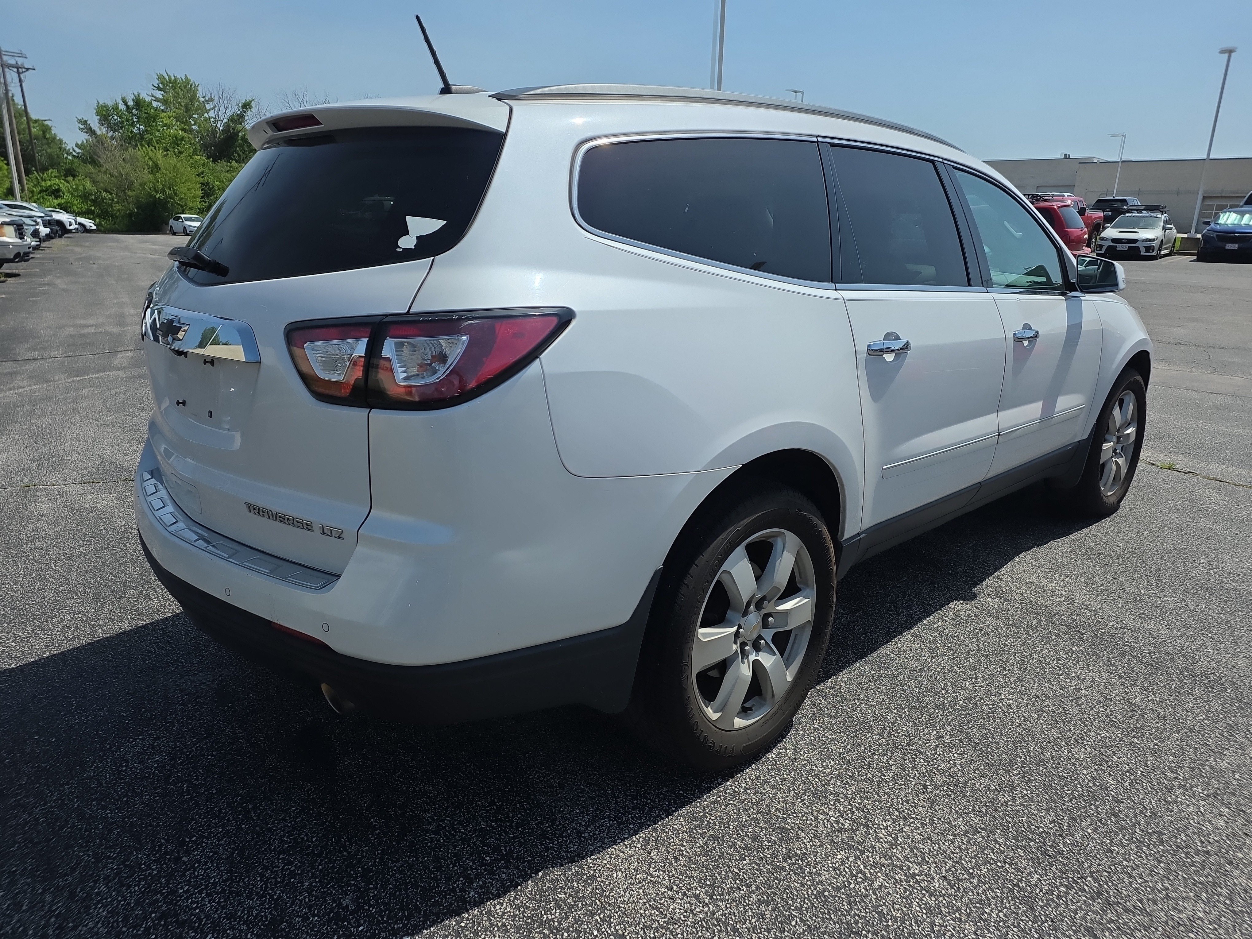 Used 2016 IRIDESCENT PEARL TRICOAT Chevrolet LTZ image 4