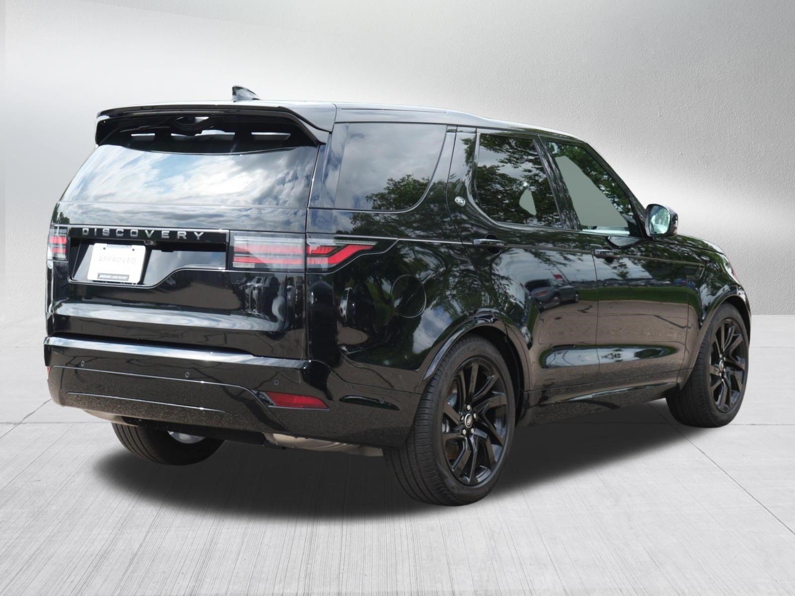 Certified Used 2025 Santorini Black Metallic Land Rover Dynamic SE image 5