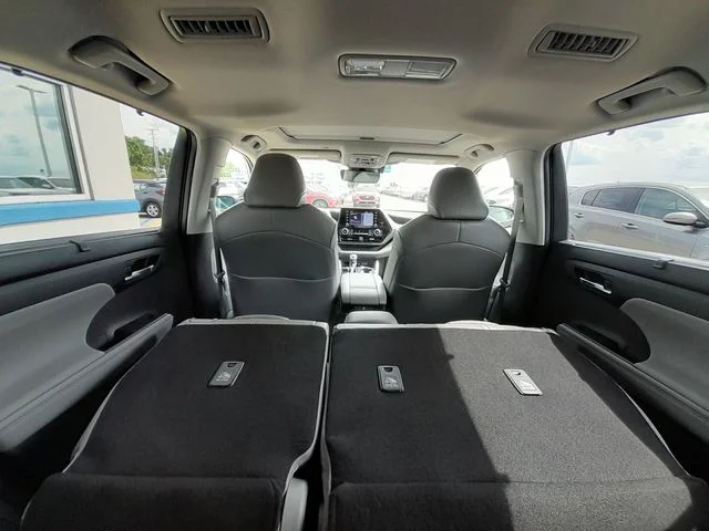 Used 2021  Toyota XLE image 49