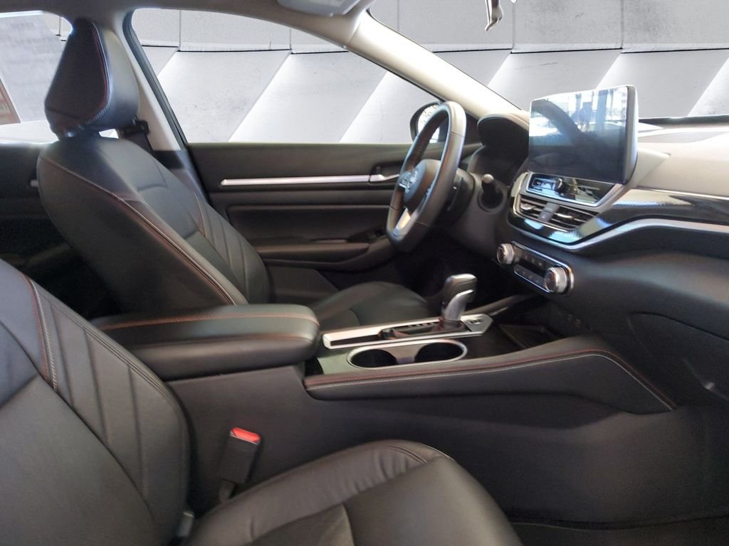 Used 2024 Black Nissan 2.5 SR image 13