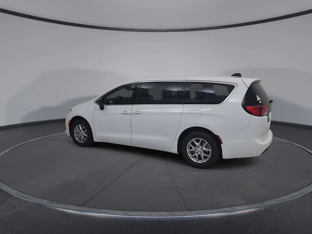 New 2027 Bright White Clear-Coat Exterior Paint Chrysler LX image 10