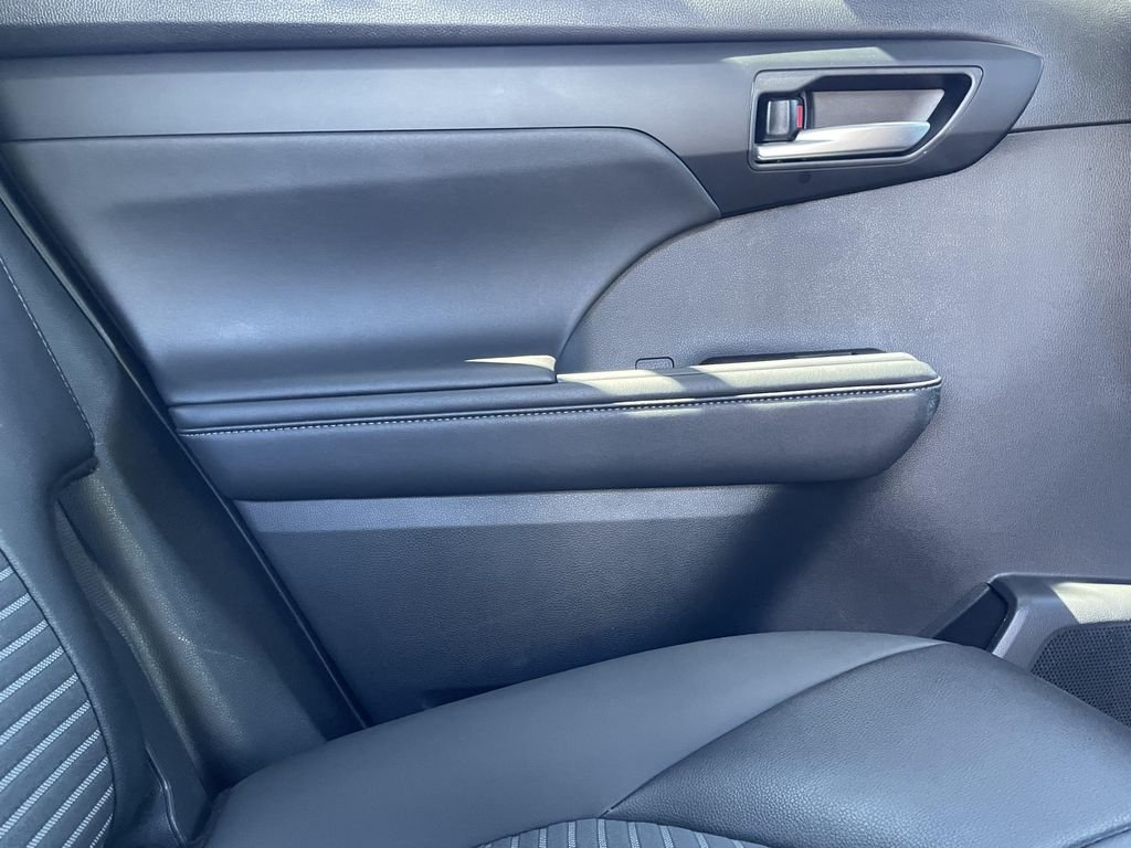 Used 2025 Silver Toyota XLE image 17