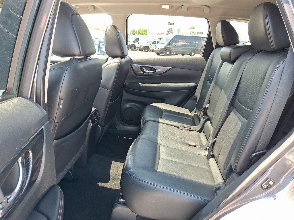 Used 2015 Gray Nissan SL image 11