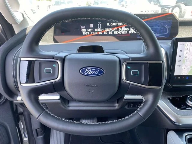 New 2026 Star White Metallic Tri-Coat Ford Platinum image 16