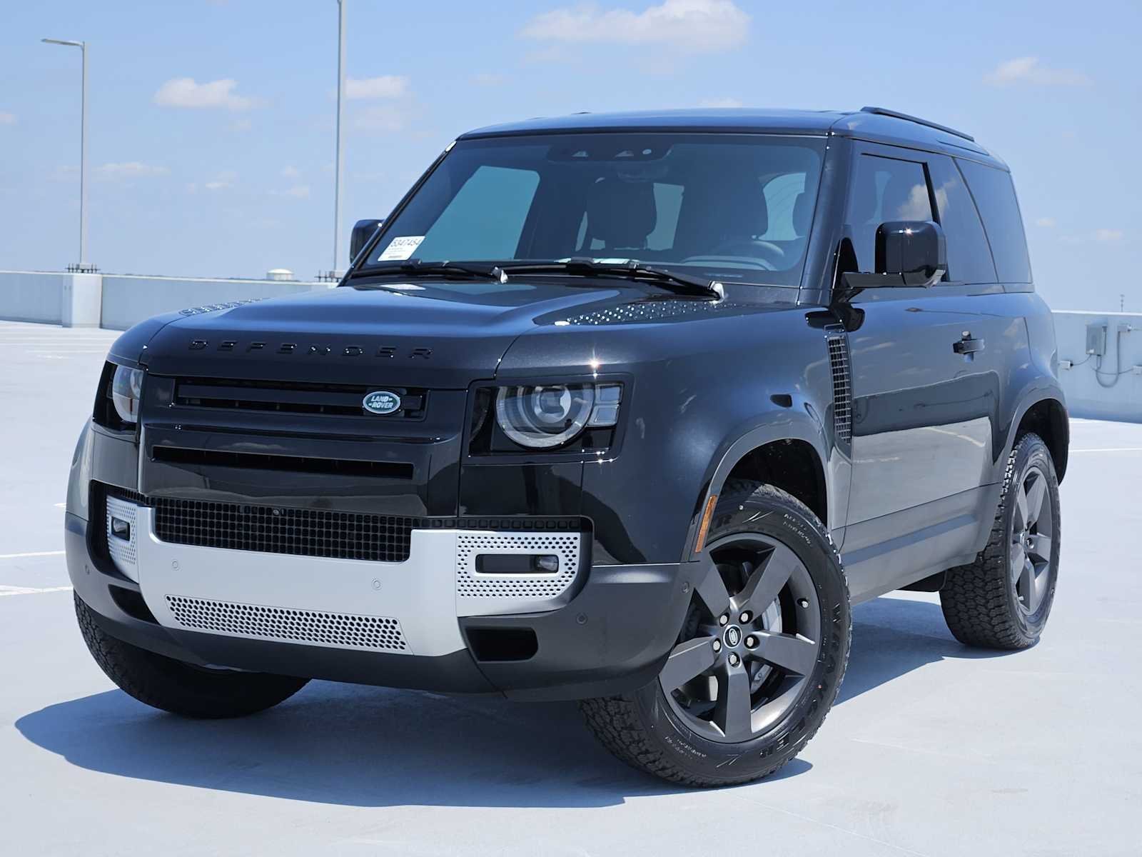 Used 2025 Santorini Black Metallic Land Rover S image 1