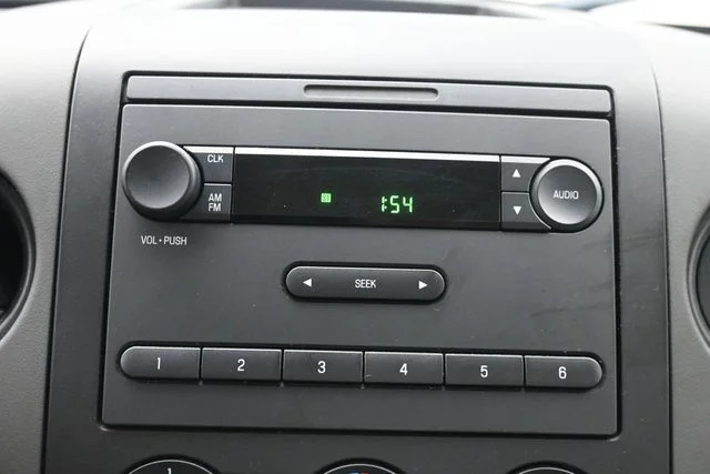 Used 2007 White Ford  image 25