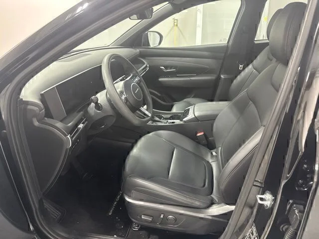 Used 2025 Black Hyundai SEL image 12
