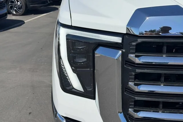 New 2026 Summit White GMC SLE image 4