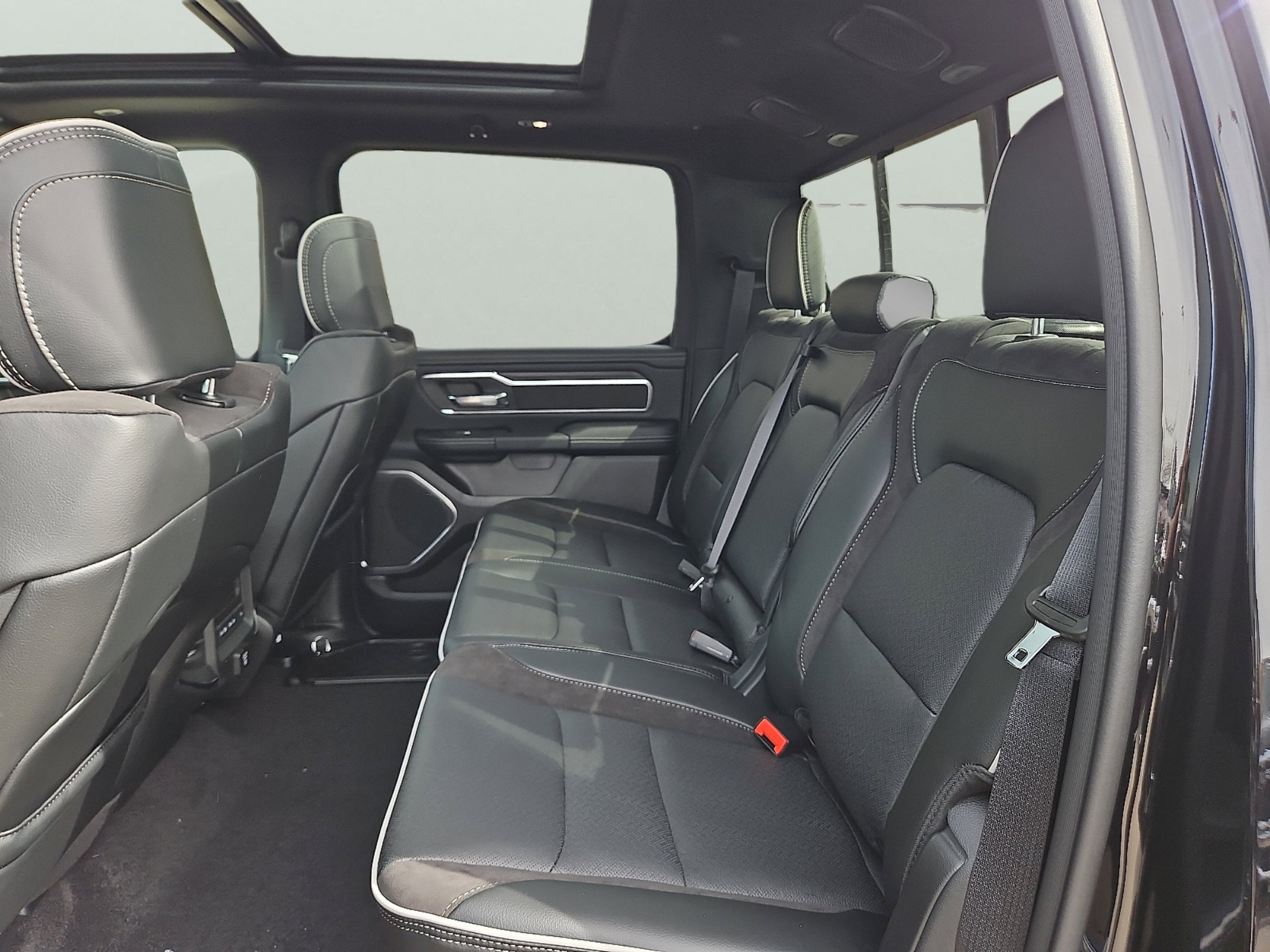 New 2026 Diamond Black Crystal Pearl-Coat Exterior Paint RAM Laramie image 8