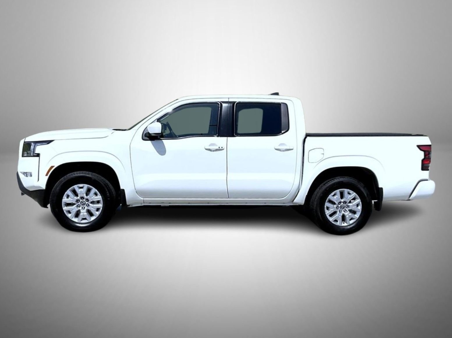 Used 2022 White Nissan SV image 8