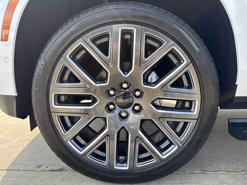 2026 GMC Yukon Denali Ultimate - Photo 17