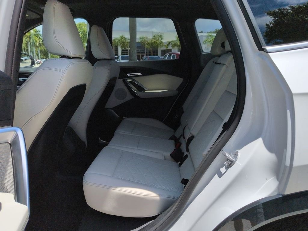 New 2026 Mineral White Metallic BMW xDrive28i image 14