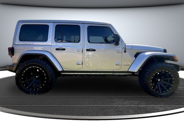 Used 2020 Silver Jeep Unlimited Sahara image 4