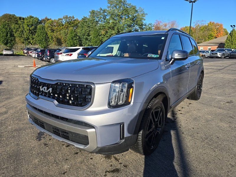 Used 2023 Silver Kia EX X-Line image 3