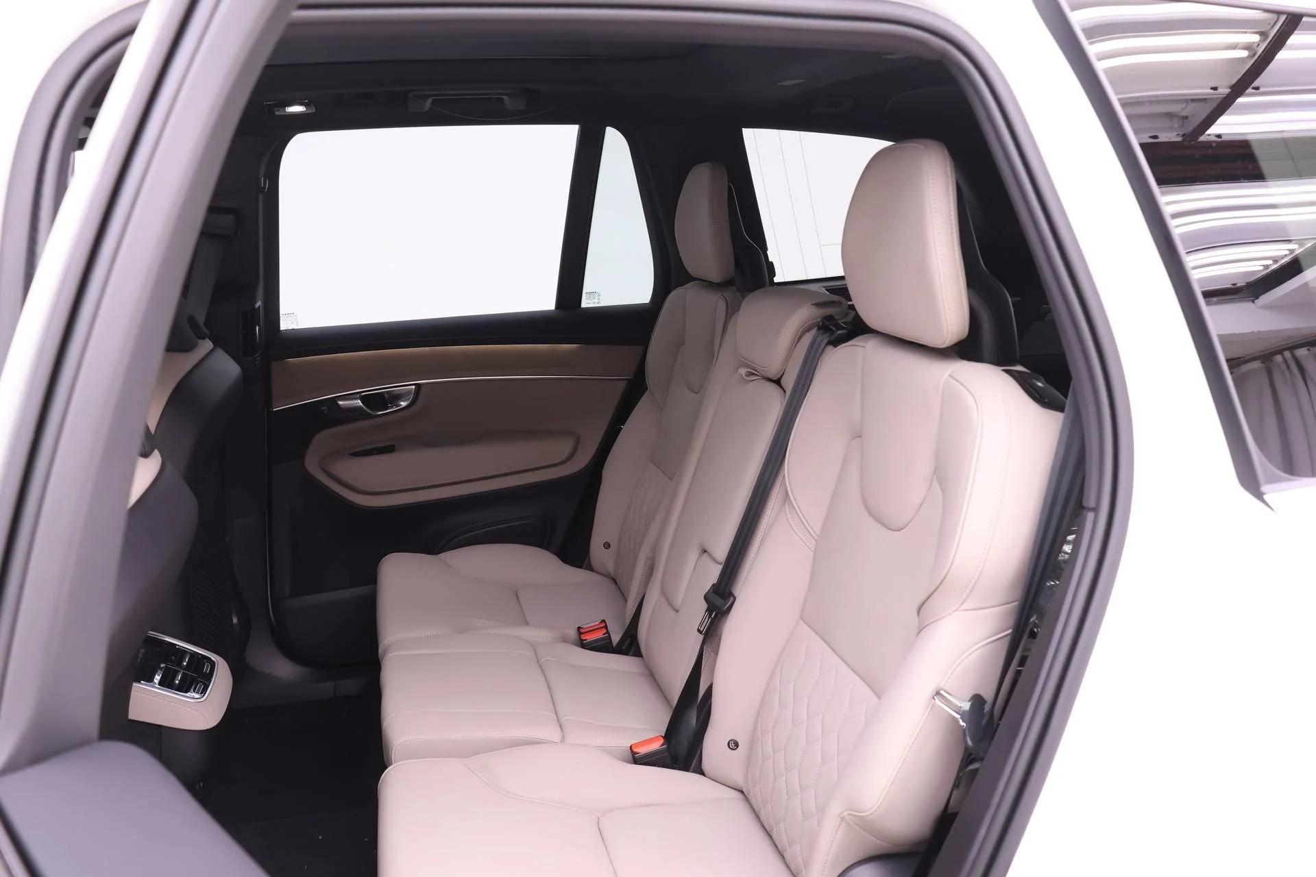 New 2026 Crystal White Volvo Plus image 13