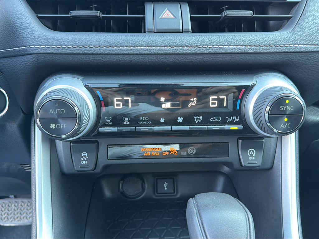 Used 2020 Silver Toyota XLE image 23