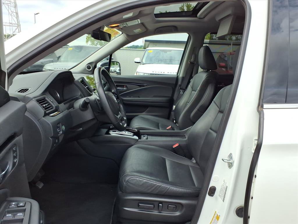 Used 2022 Platinum White Pearl Honda Touring 7-Passenger image 11
