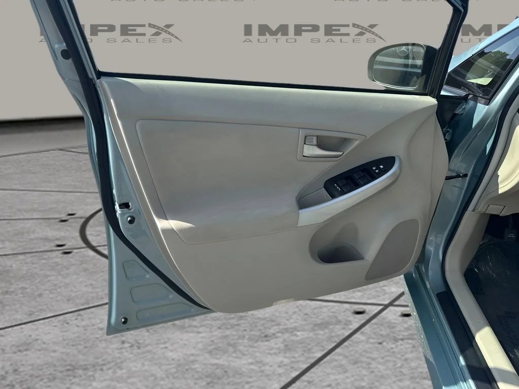 Used 2013 Beige Toyota Three image 19