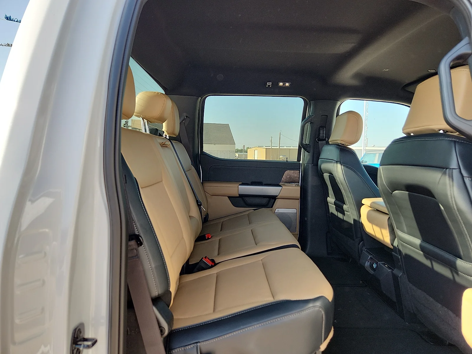 New 2026 Oxford White Ford Lariat image 19