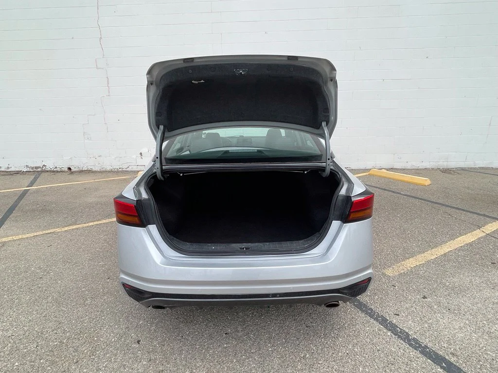 Used 2021 Silver Nissan 2.5 SR image 6
