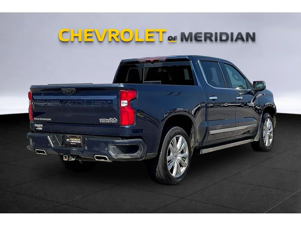 Used 2022 Northsky Blue Metallic Chevrolet High Country image 11