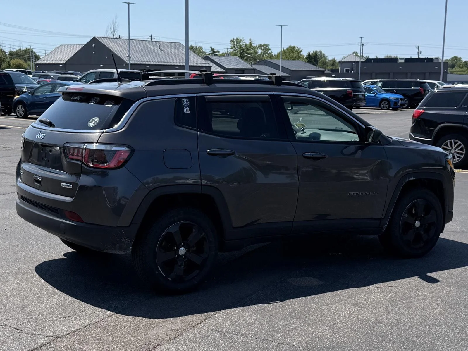 Used 2019 Granite Crystal Metallic Clearcoat Jeep Latitude image 4