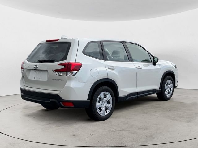 Used 2022 White Subaru  image 5