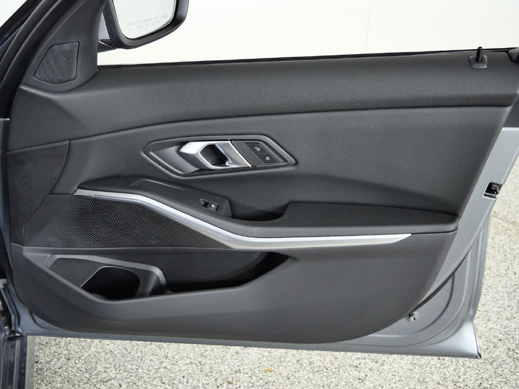 2026 BMW 3 Series 330i - Photo 19