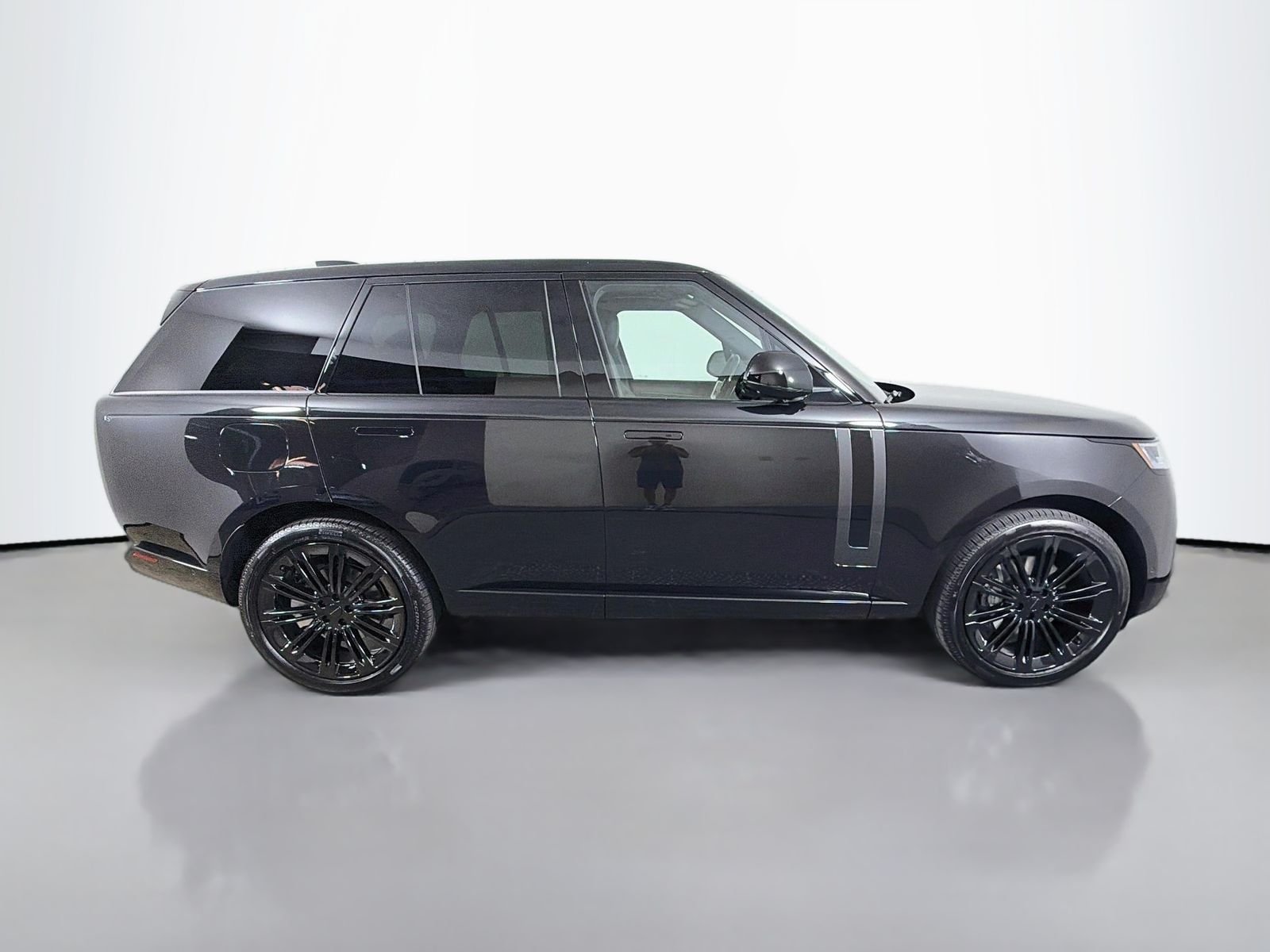 New 2026 Santorini Black Land Rover SE image 6