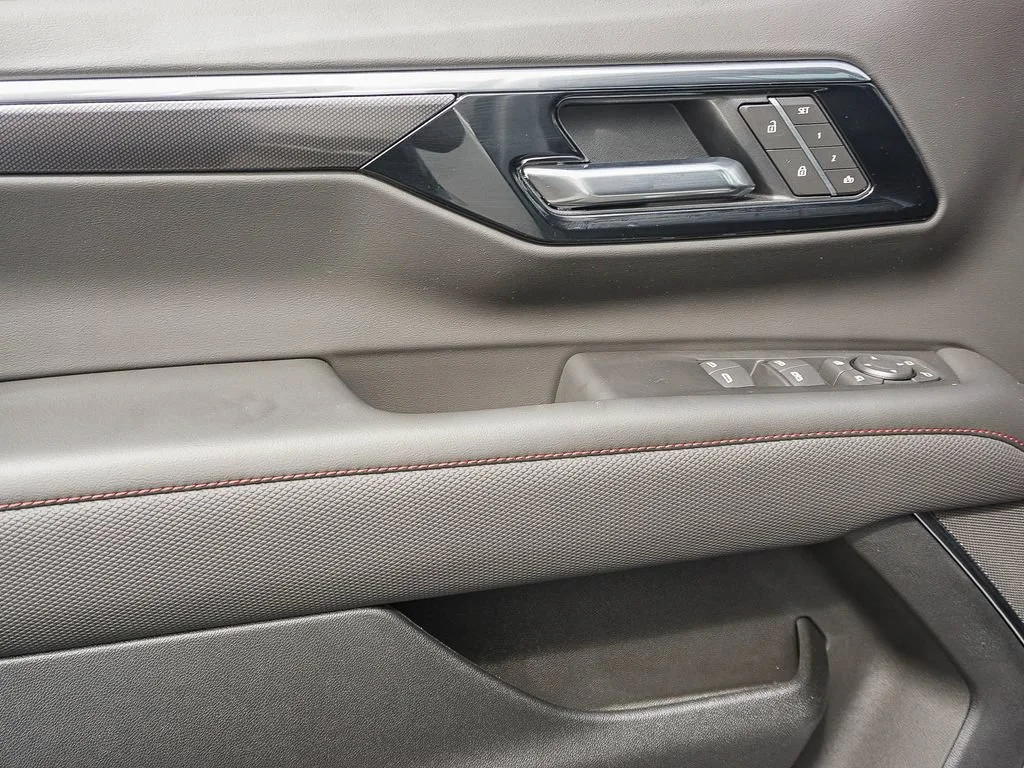 2026 Chevrolet Suburban RST - Photo 18