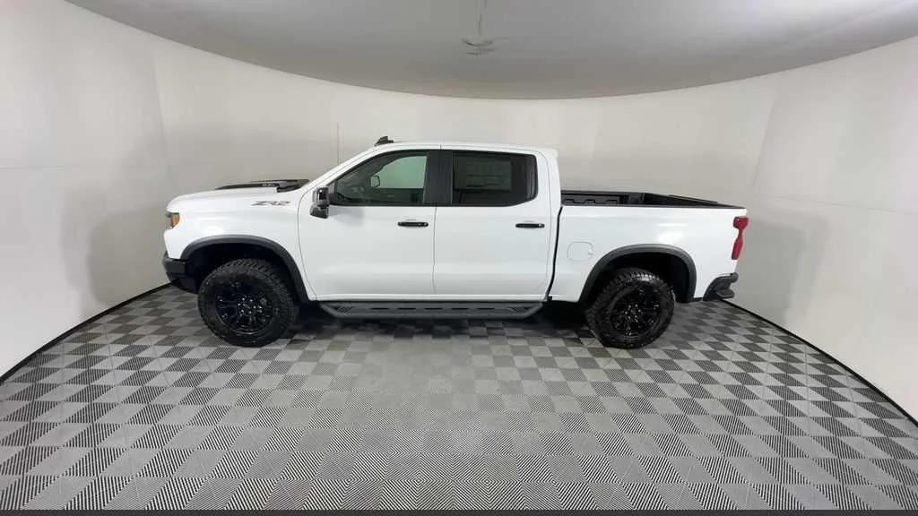 New 2026 Summit White Chevrolet ZR2 image 7